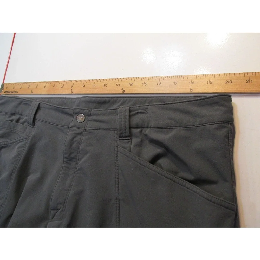The North Face Mens 40 Gray Nylon Cargo Shorts Hiking Activewear Stretch